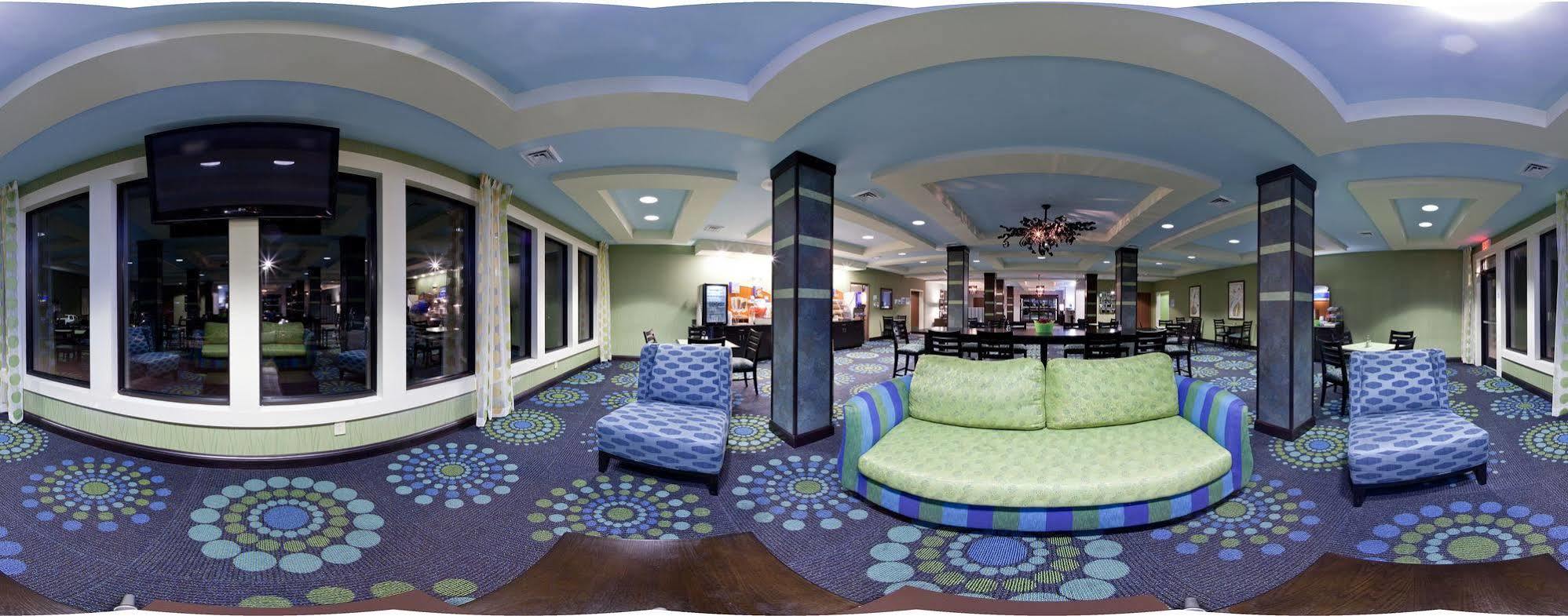 Holiday Inn Express Hotel & Suites Salem, An Ihg Hotel Exterior photo